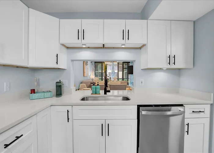 Indian Shores Waterway View, Walk To Beach, Pool Hot Tub, Dock Clearwater Beach