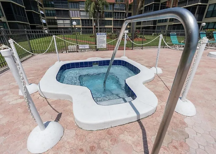 Indian Shores Waterway View, Walk To Beach, Pool Hot Tub, Dock *