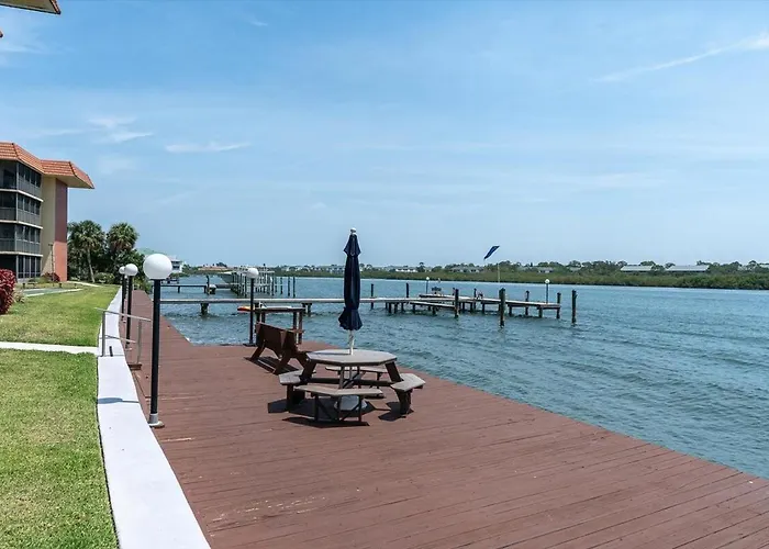 Indian Shores Waterway View, Walk To Beach, Pool Hot Tub, Dock Apartment Clearwater Beach