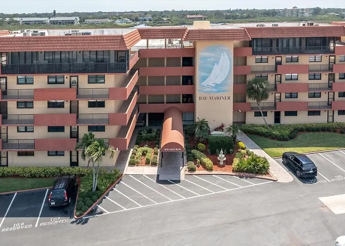 Apartment Indian Shores Waterway View, Walk To Beach, Pool Hot Tub, Dock *